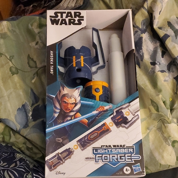 Star Wars Ahsoka Tano Lightsaber Forge - Picture 1 of 7